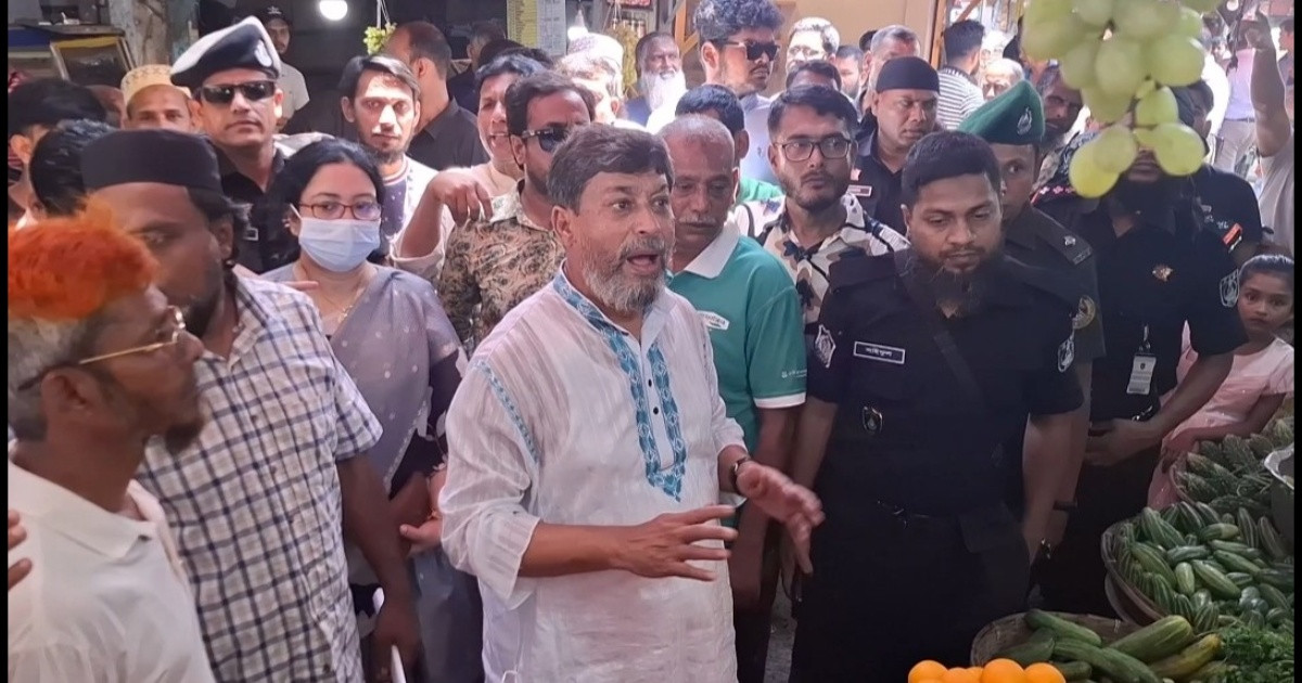 মাদারীপুর শহরের পুরান বাজারে অবৈধ স্থাপনা উচ্ছেদের সতর্কতা