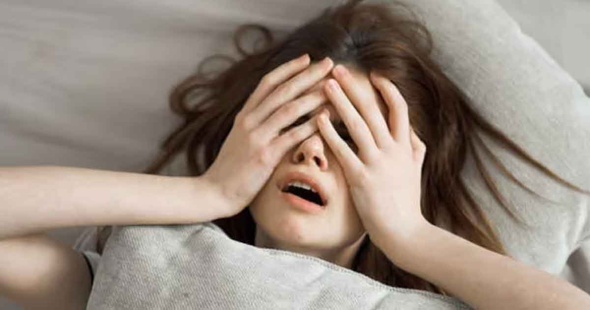 জেনে নিন কেন ঘুমের মধ্যে কেঁপে ওঠে শরীর