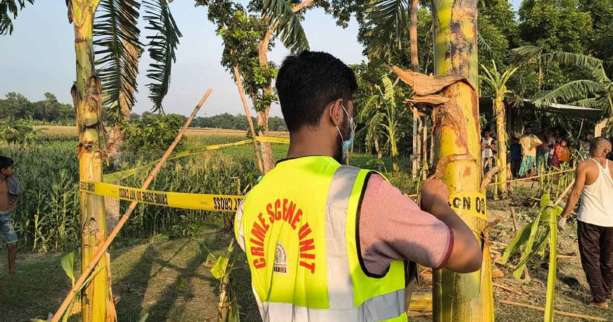দুর্গন্ধের উৎস খুঁজতে গিয়ে মিললো মা-মেয়ের লাশ!