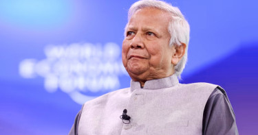 ড. ইউনূসের বিচার দাবিতে আদালত চত্বরে বিক্ষোভ