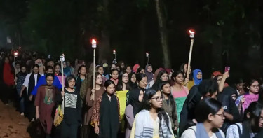 জাবি শিক্ষার্থীকে ধর্ষণ চেষ্টার অভিযোগ, মধ্যরাতে বিক্ষোভে উত্তাল ক্যাম্পাস