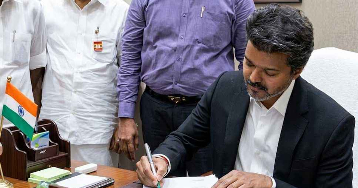 সরকারি কর্মচারীদের মহার্ঘ ভাতা বাড়ালেন বিজয়