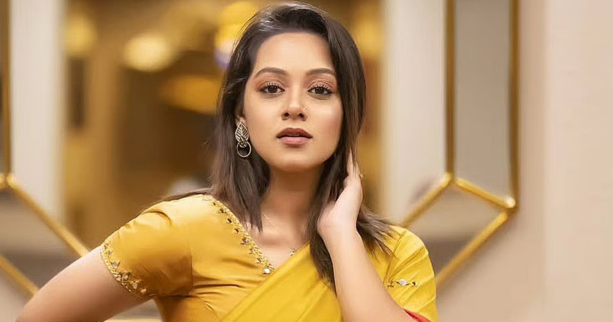 কারিনার মৃত্যুতে কাঁদছেন দীঘি