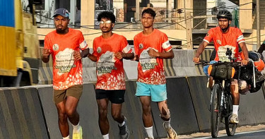 টেকনাফ থেকে তেঁতুলিয়া দৌড়ে পাড়ি, চার তরুণের অনন্য অভিযাত্রা