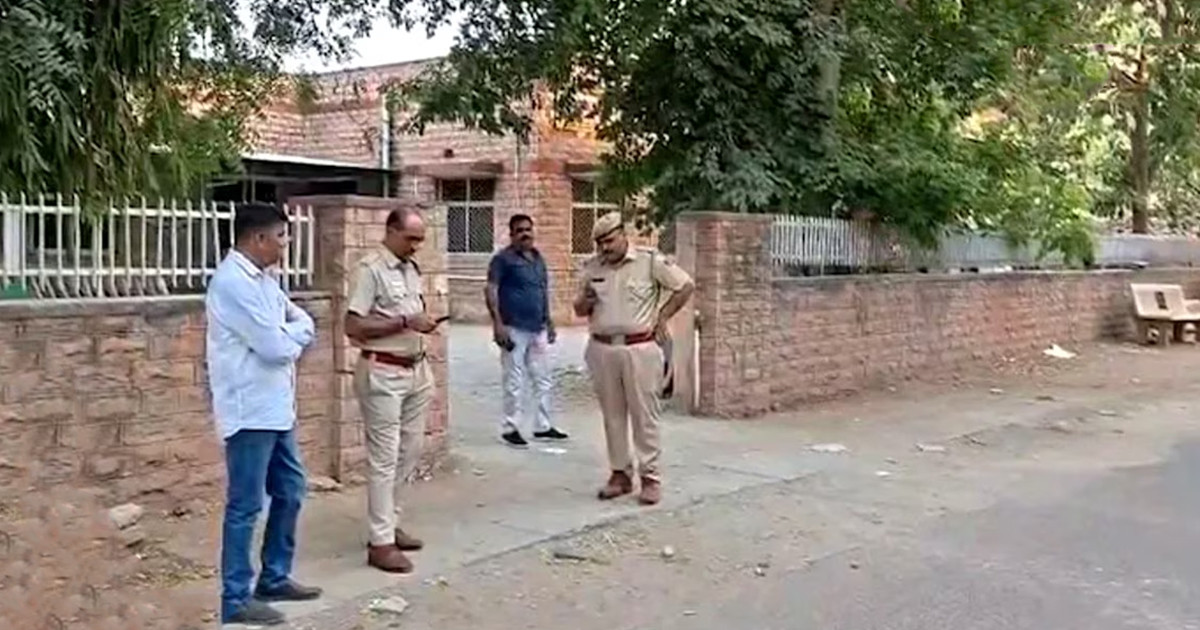 চার বছর ধরে ব্ল্যাকমেইল ও গণধর্ষণ: বিচার না পেয়ে ২ বোনের আত্মহত্যা