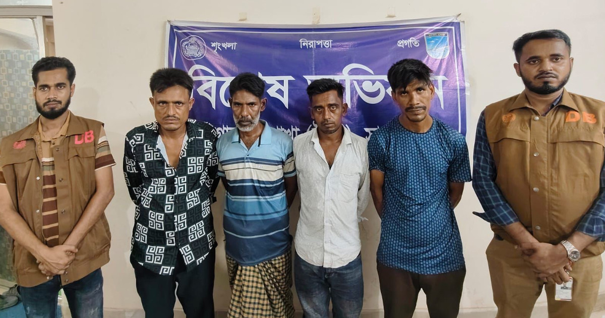ধামরাইয়ে ডিবির অভিযানে চার মাদক ব্যবসায়ী গ্রেপ্তার