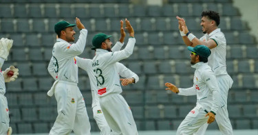 চার ইউকেট নিয়ে স্বস্তিতে মধ্যাহ্নভোজে বাংলাদেশ