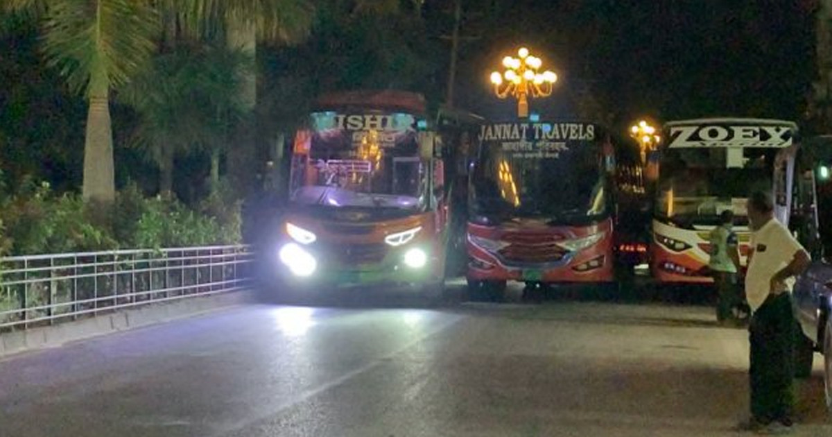 ১২ ঘণ্টা পর রাজশাহীর সঙ্গে সারাদেশের বাস চলাচল স্বাভাবিক