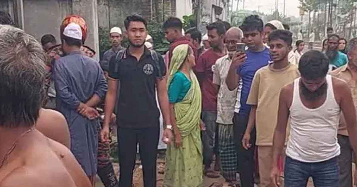 সাতসকালে সড়কে প্রাণ গেল ২ বন্ধুর