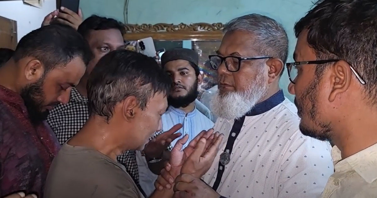 আমি এই বাচ্চাটারে ছাড়া থাকবো কেমনে, আমি কেমনে আমার এই কইলজার টুকরা ছাড়া থাকবো