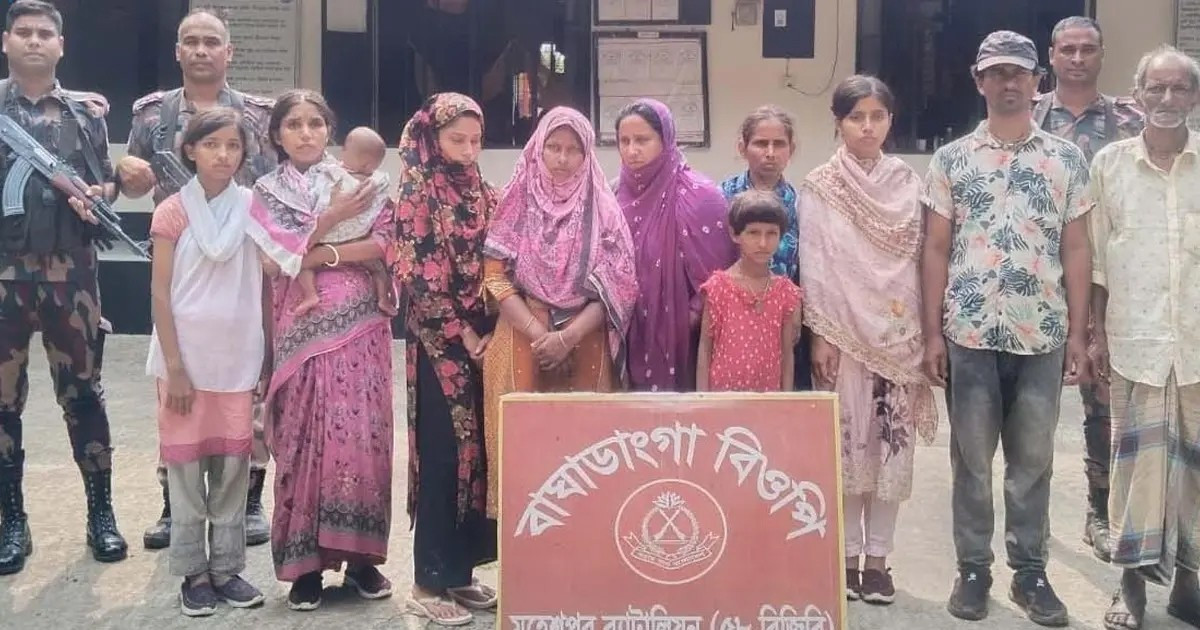 মহেশপুর সীমান্ত দিয়ে ভারতে অনুপ্রবেশের চেষ্টা, নারী-শিশুসহ আটক ১১