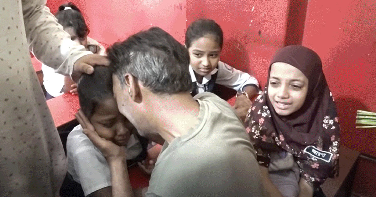 অঝোরে কাঁদলেন, কাঁদালেন রামিসার বাবা