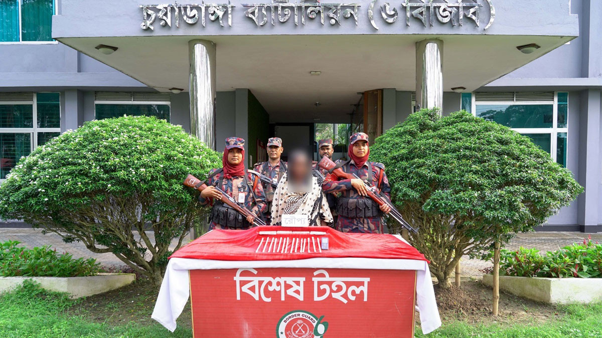 চার কেজি রূপাসহ নারী আটক