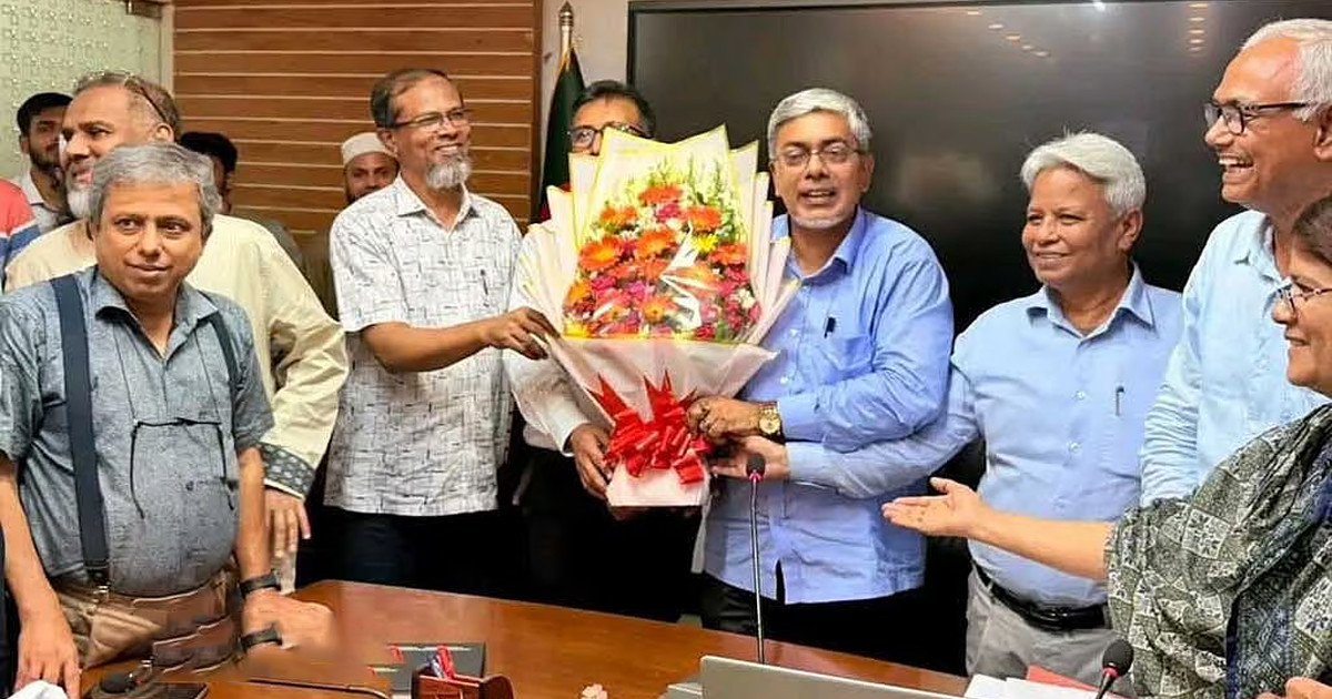 ‘কমপ্লিট শাটডাউন’-এর মধ্যে ডুয়েট ক্যাম্পাসে প্রবেশ করলেন নবনিযুক্ত উপাচার্য