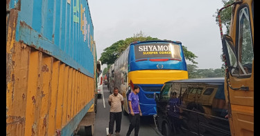 ঢাকা-চট্টগ্রাম মহাসড়কে দীর্ঘ যানজট, চরম ভোগান্তি