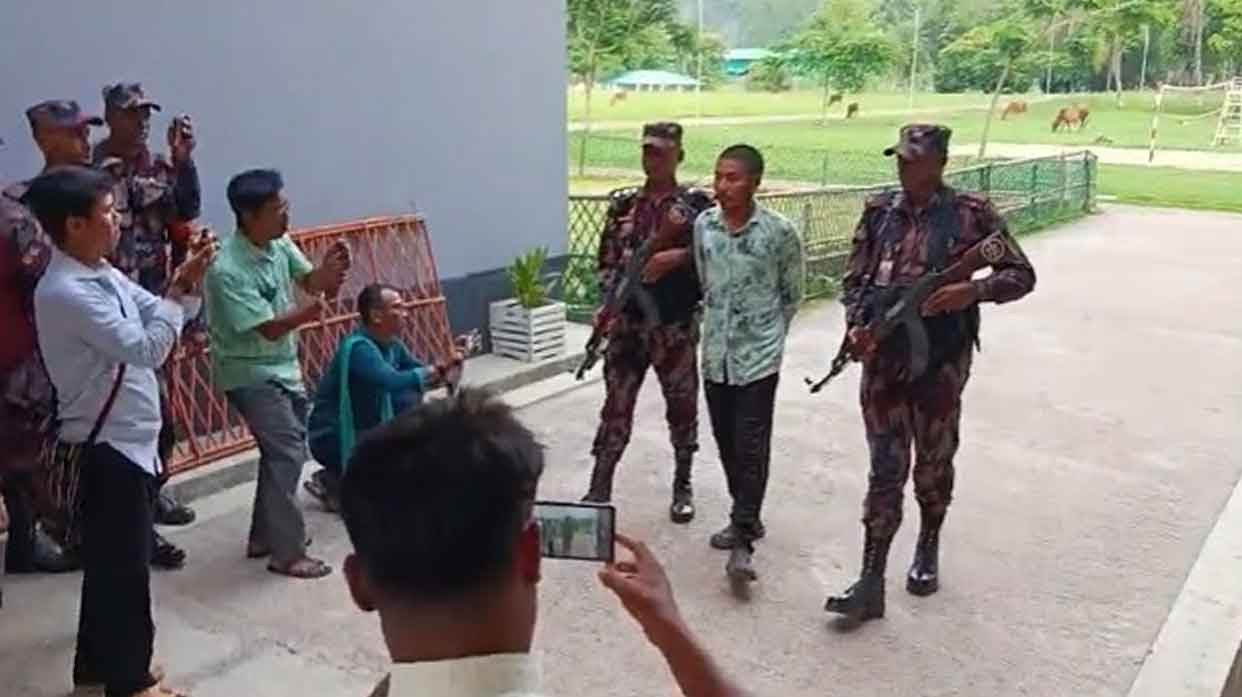 বান্দরবানে অপহৃত ঠিকাদার উদ্ধার, মুক্তিপণের টাকাসহ অপহরণকারী আটক