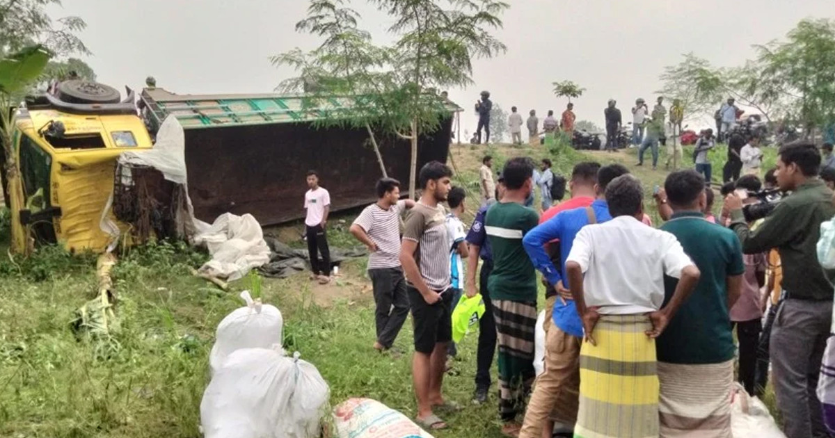 ঈদযাত্রার প্রথম দিনে সড়কে ঝরল ২৩ প্রাণ