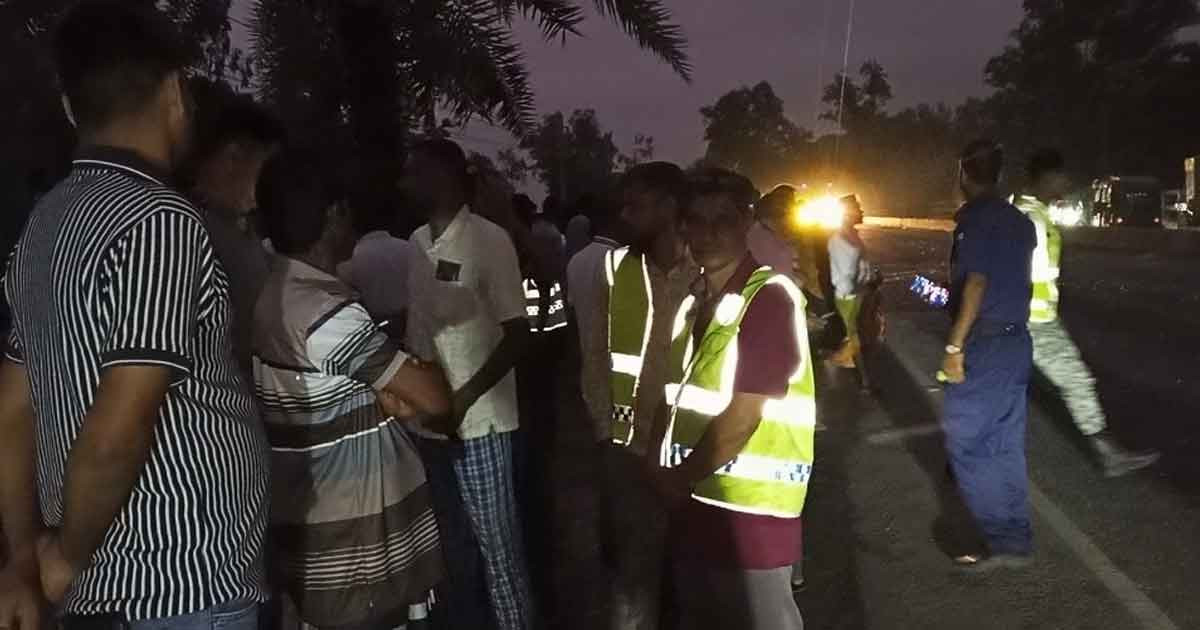 সিরাজগঞ্জে বাসচাপায় চালকসহ তিন সিএনজি যাত্রী নিহত