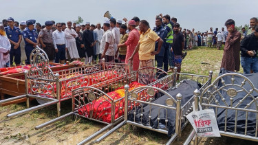 চিরনিদ্রায় শায়িত হলেন নওগাঁর ১০ যুবক, শোকে স্তব্ধ তিন গ্রাম
