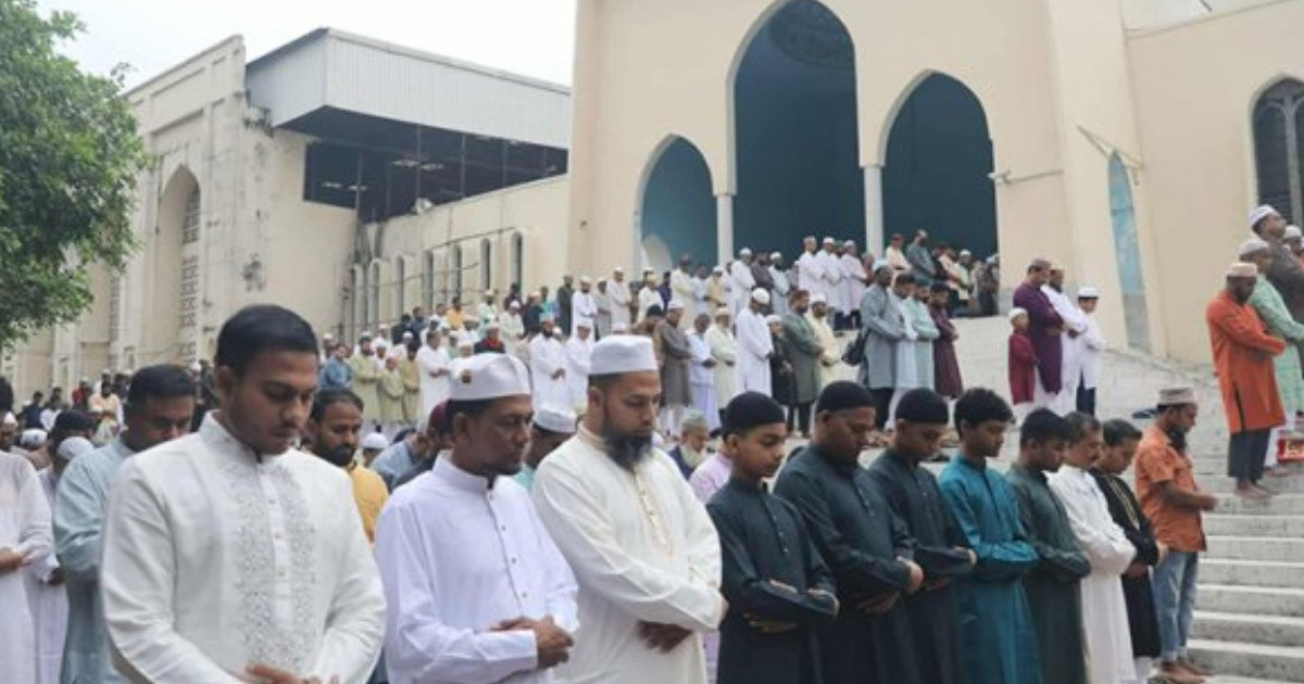 বায়তুল মোকাররমে ঈদের প্রথম জামাত অনুষ্ঠিত