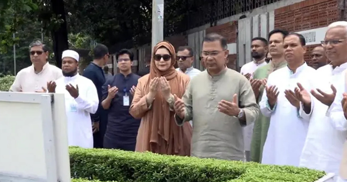 ছোট ভাই কোকোর কবর জিয়ারত করলেন প্রধানমন্ত্রী