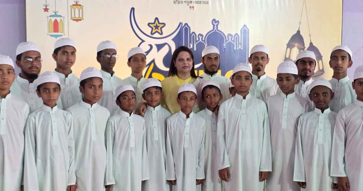 এতিম ও দুস্থ শিশুদের সঙ্গে ঈদ উদযাপন করলেন ডিসি ফরিদা খানম