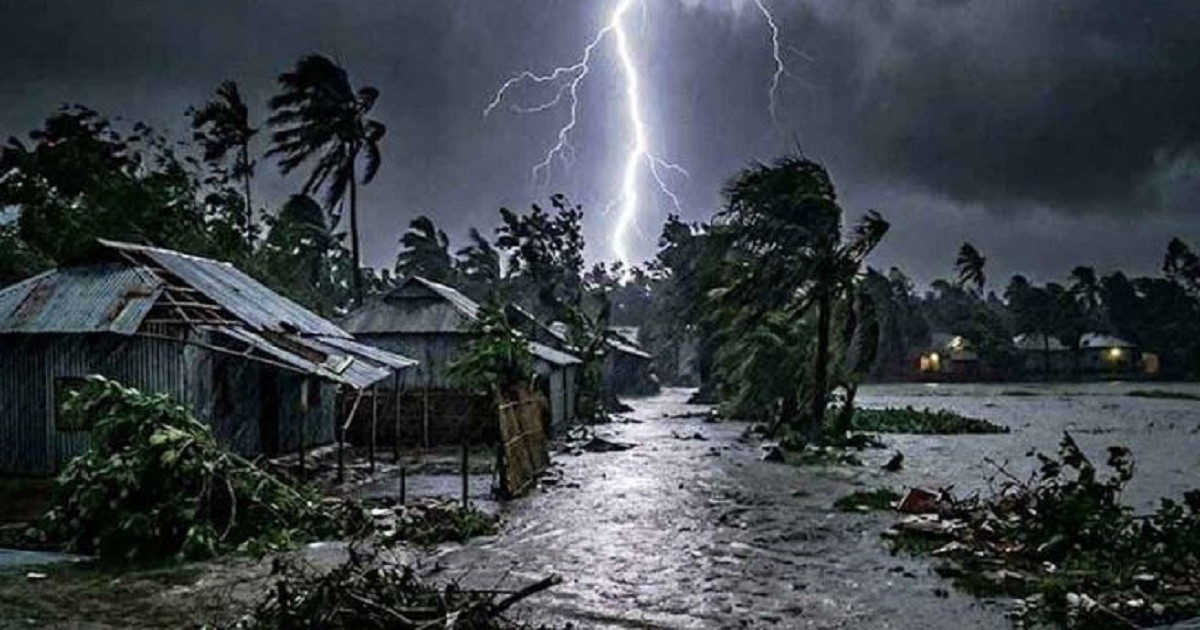 ১৩ অঞ্চলে ৮০ কিমি বেগে ঝড়ের শঙ্কা, সতর্কবার্তা জারি