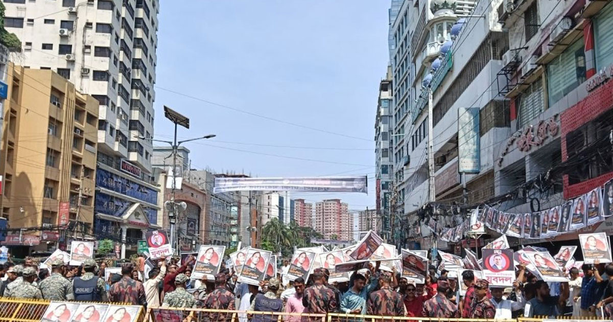 প্রধানমন্ত্রীর আগমন ঘিরে নেতাকর্মীদের ভিড়, সরগরম নয়াপল্টন
