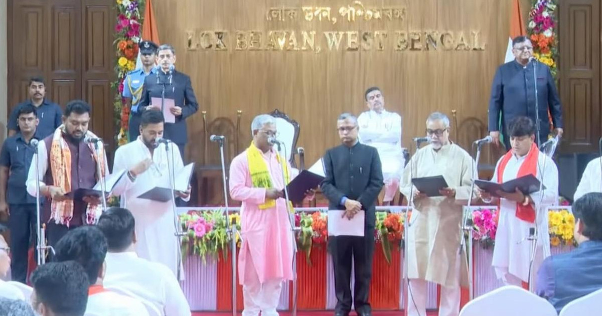 পশ্চিমবঙ্গে মন্ত্রিসভার বড় সম্প্রসারণ, শপথ নিলেন ৩৫ নতুন মন্ত্রী-প্রতিমন্ত্রী