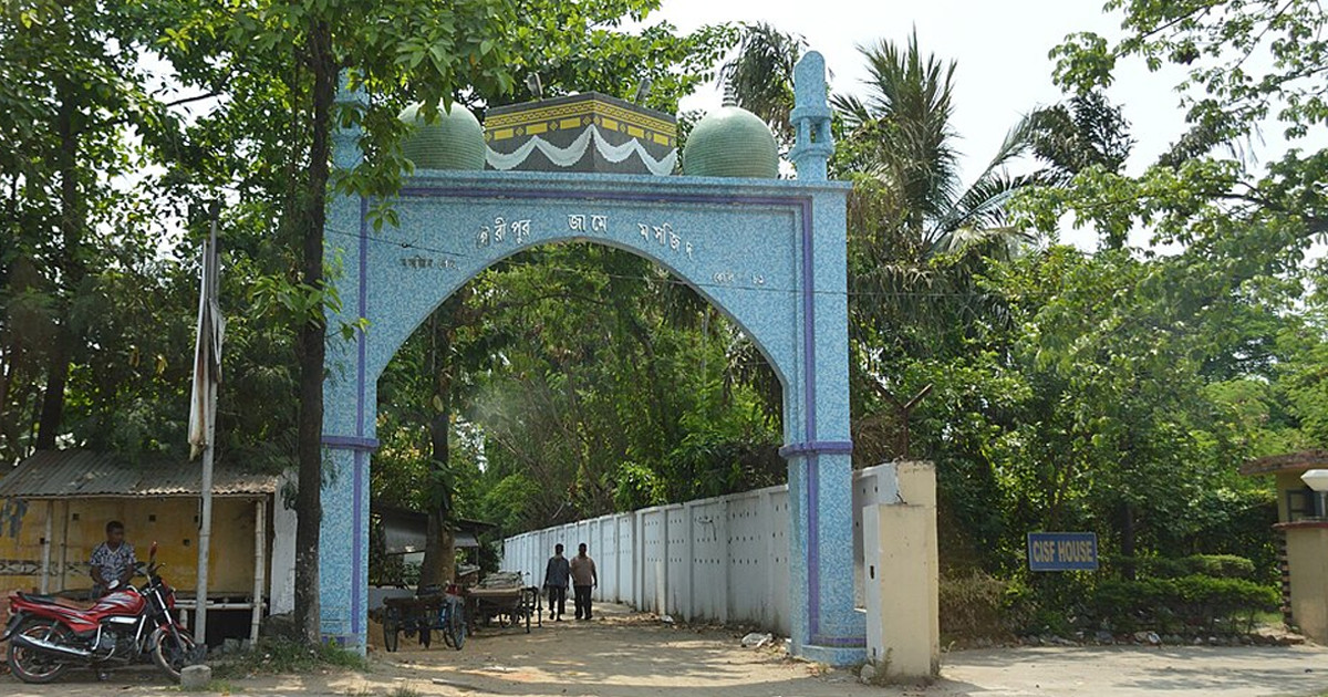 এবার কলকাতায় শতবর্ষী প্রাচীন মসজিদ ঘিরে বিতর্ক