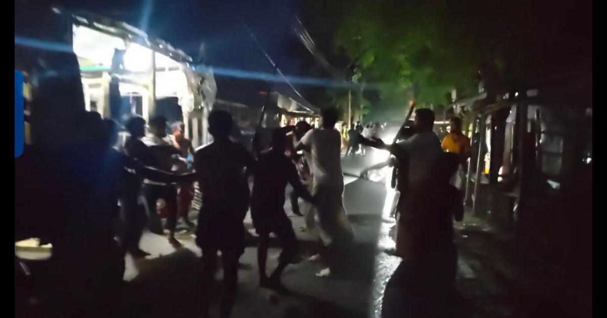 গোপালগঞ্জের কোটালীপাড়ায় দফায় দফায় সংঘর্ষ, বাড়িঘর ভাঙচুর