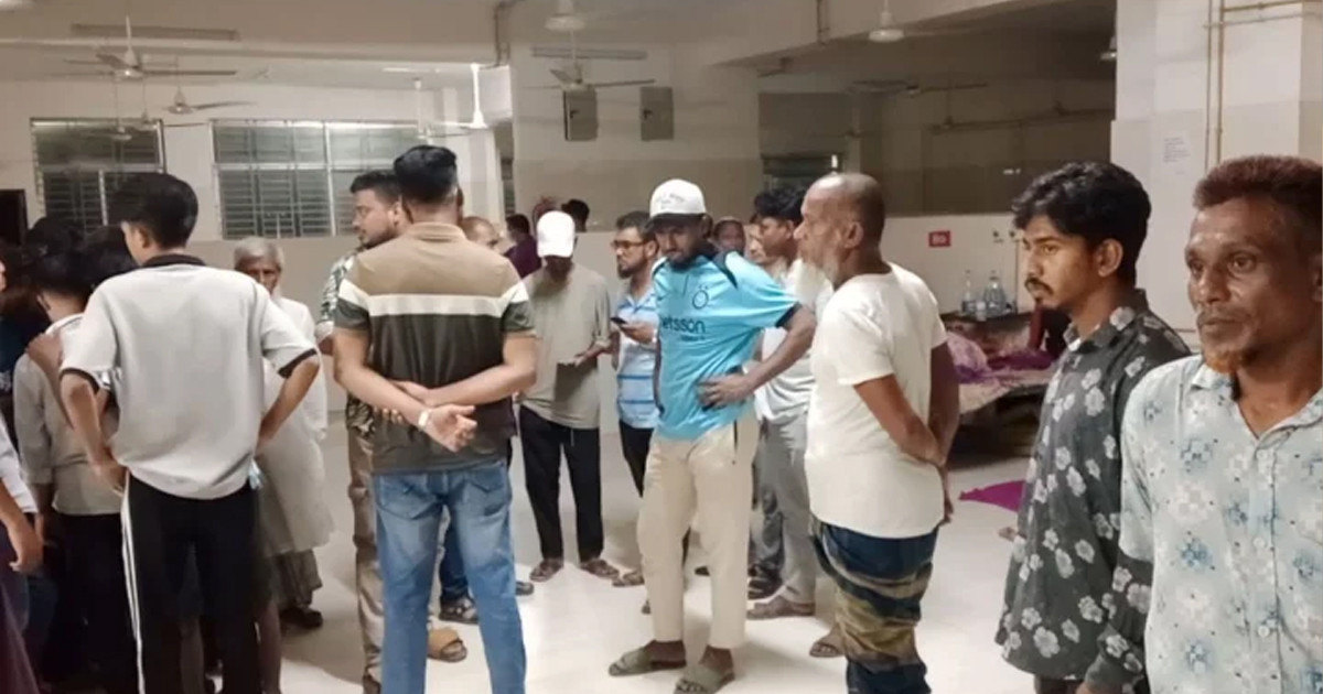 নেত্রকোনায় ফ্লাটে ঢুকে নারীকে কুপিয়ে হত্যা, স্বামী-ছেলে গুরুতর আহত