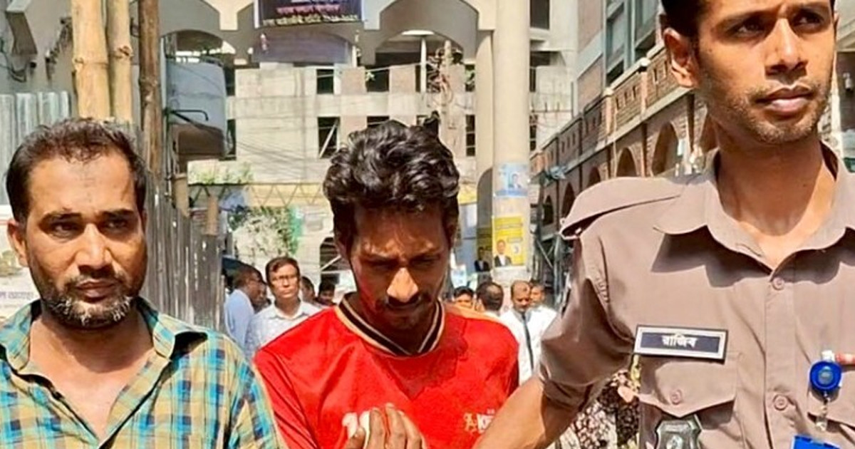 চাপাতি ঠেকিয়ে দুই নারীর মালামাল ছিনিয়ে নেওয়া ২ আসামি রিমান্ডে