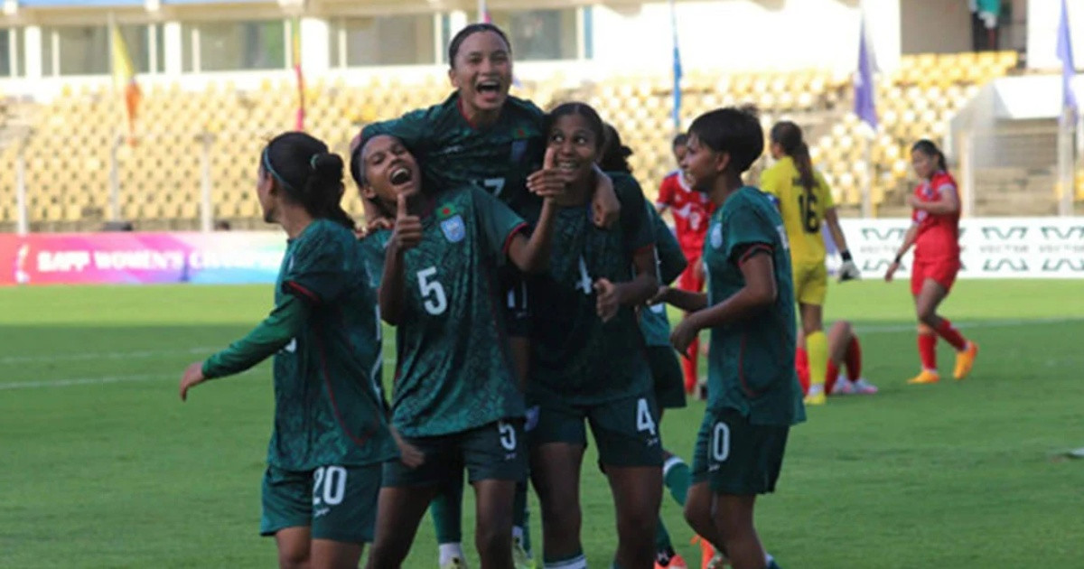 নারী ফুটবল দলকে ক্রীড়া প্রতিমন্ত্রীর অভিনন্দন