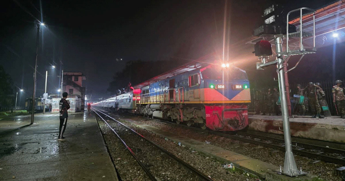 ৬ ঘণ্টা পর ঢাকার সঙ্গে চট্টগ্রাম-সিলেটের ট্রেন চলাচল স্বাভাবিক