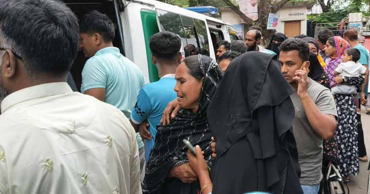 অটোরিকশায় পিকআপের ধাক্কা, মা-ছেলেসহ নিহত ৩