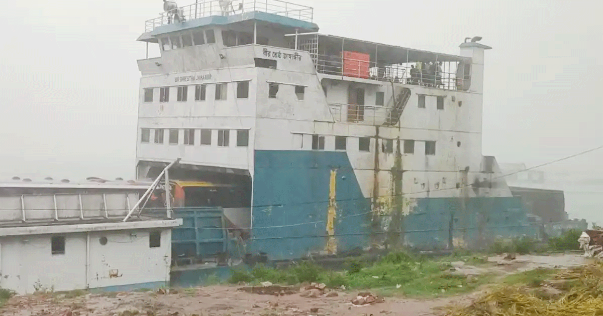 আধা ঘণ্টা পর পাটুরিয়া-দৌলতদিয়া নৌরুটে ফেরি চলাচল শুরু