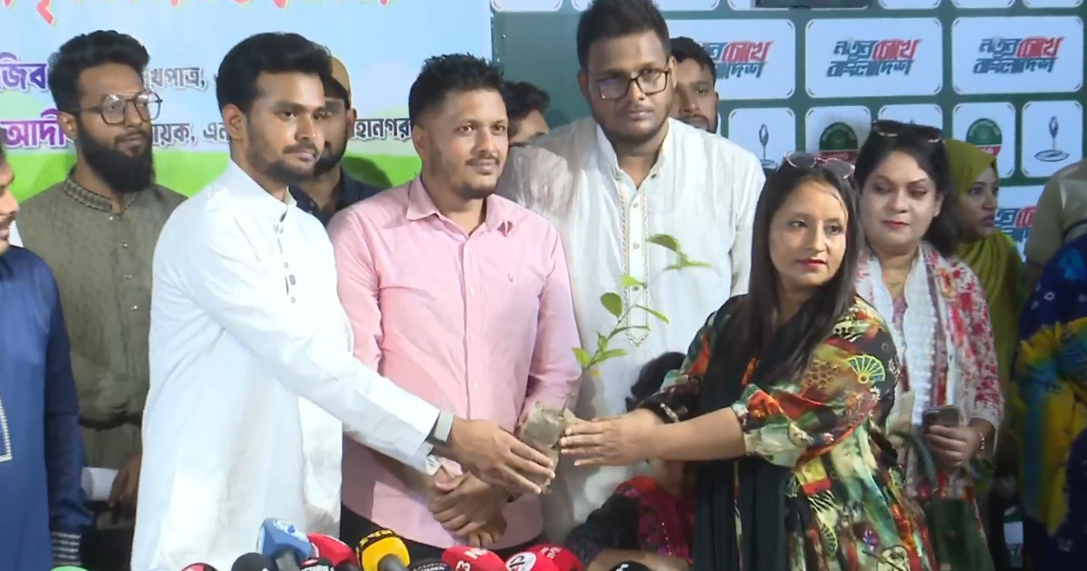‘বনাঞ্চল ধ্বংস করে ইন্ডাস্ট্রি করার উদ্যোগ নেওয়া ব্যক্তিটিই এখন পরিবেশমন্ত্রী’