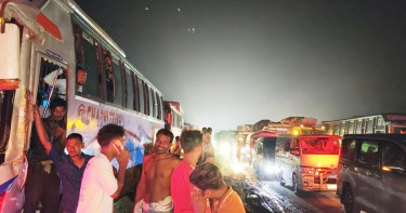যমুনা সেতুর ওপর দুই বাসের সংঘর্ষে যান চলাচল বন্ধ, নিহত ১