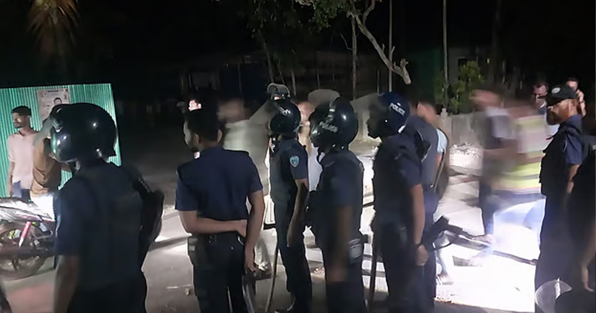 নোয়াখালীতে বিএনপি ও নিষিদ্ধ আ.লীগ সংঘর্ষ: কার্যালয় ও মোটরসাইকেলে আগুন