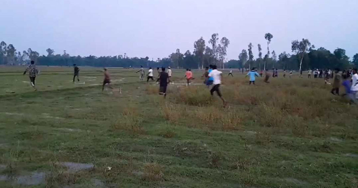 লাঠিসোঁটা নিয়ে বিএসএফকে তাড়া, পুশইন রুখে দিল সীমান্তের জনতা