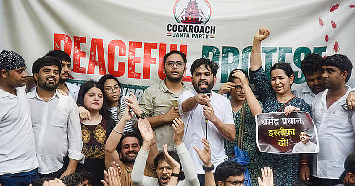 ‘তেলাপোকা পার্টি’র উত্থান, পতনের শঙ্কায় মোদি সরকার!