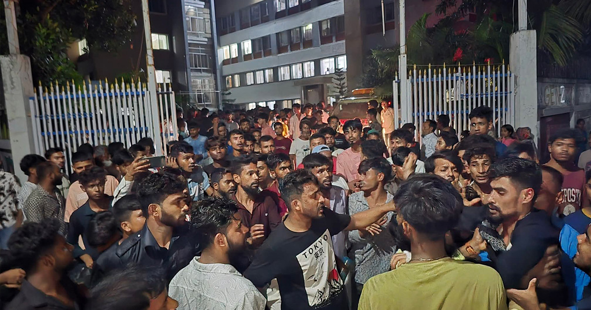 মামলা নিতে ঘুষ দাবি, লাশ নিয়ে থানা ঘেরাওয়ের পর এসআই প্রত্যাহার