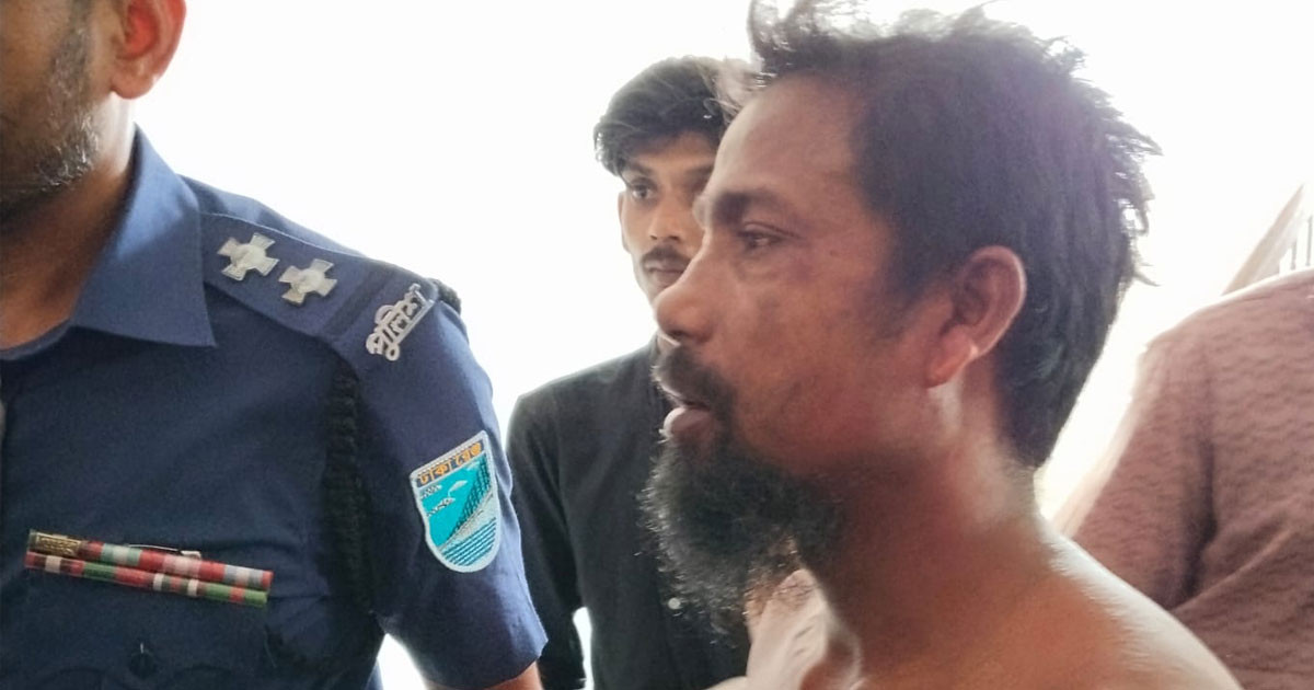 শিক্ষার্থীকে শ্লীলতাহানির অভিযোগে এক ব্যক্তিকে গণপিটুনির পর পুলিশে সোপর্দ