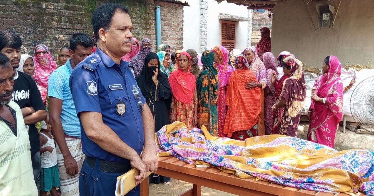 আম পাড়া নিয়ে বিরোধে নওগাঁয় বৃদ্ধকে পিটিয়ে হত্যা : আটক ২