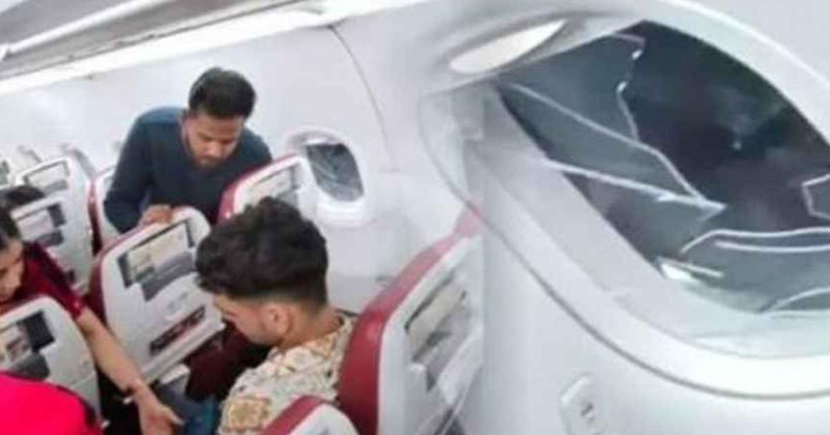 বিমানের জানালার কাচ ভাঙলেন যাত্রী, অতঃপর...