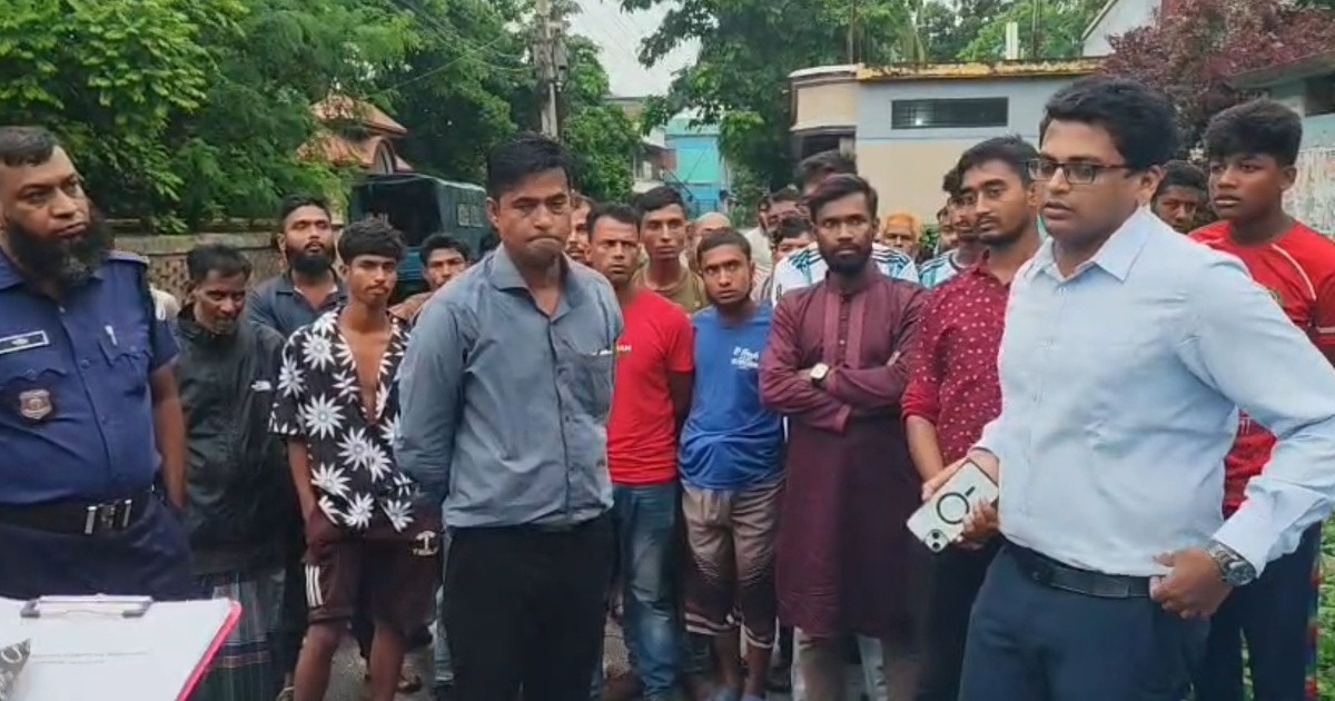 ওএমএস’র চাল-আটা পাচারের সময় আটক, ৫০ হাজার টাকা জরিমানা