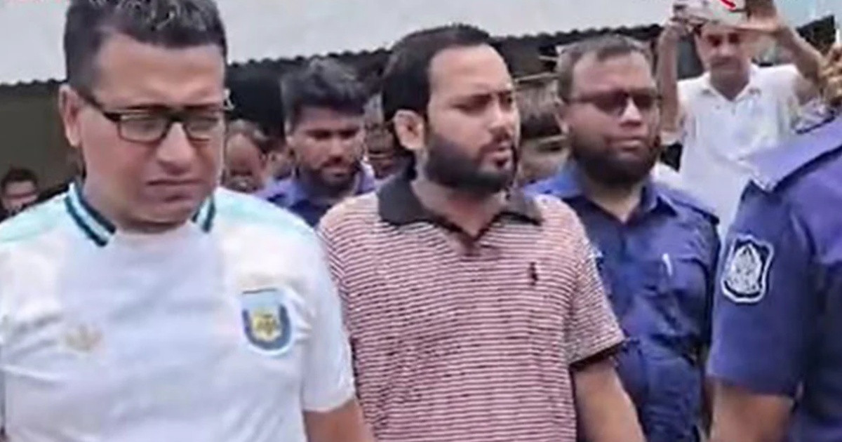 এনসিপি নেতার সঙ্গে শিক্ষার্থীদের হাতাহাতি, অবরুদ্ধ নেতাকে উদ্ধার করলো পুলিশ