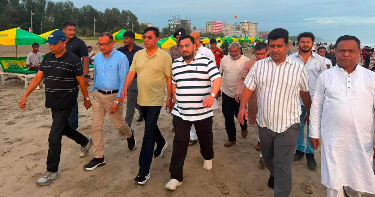 কক্সবাজার সৈকত পরিদর্শনে তিন প্রতিমন্ত্রী, পর্যটকদের সঙ্গে মতবিনিময়