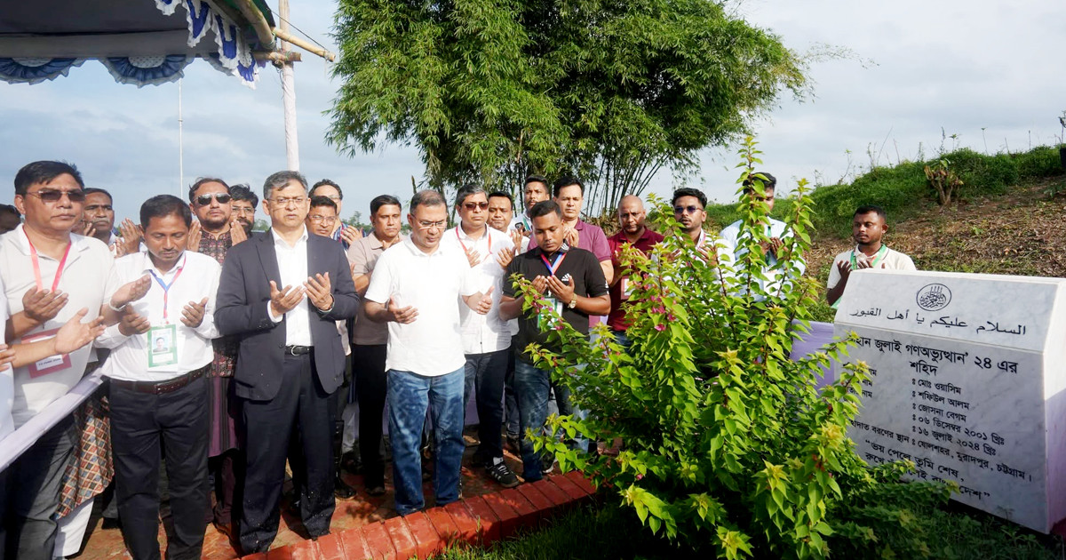 শহীদ ওয়াসিমের কবর জিয়ারত করলেন প্রধানমন্ত্রী